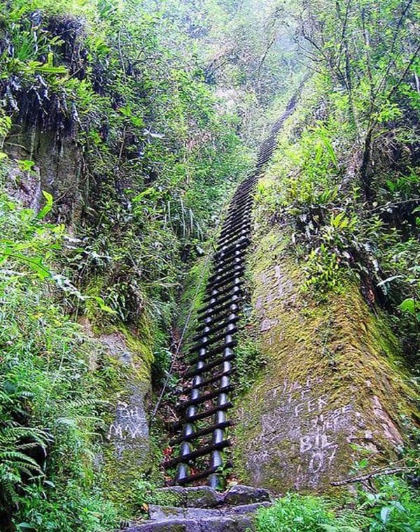 Scary Stairs (30 pics)