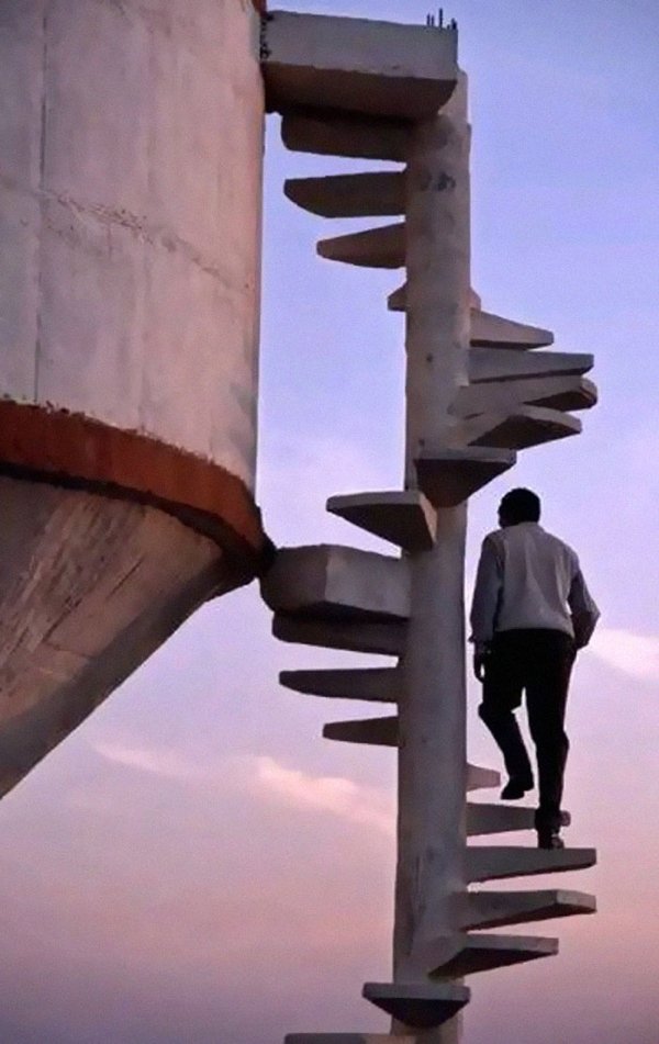 Scary Stairs (30 pics)