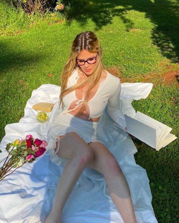 Girls In Glasses (45 pics)