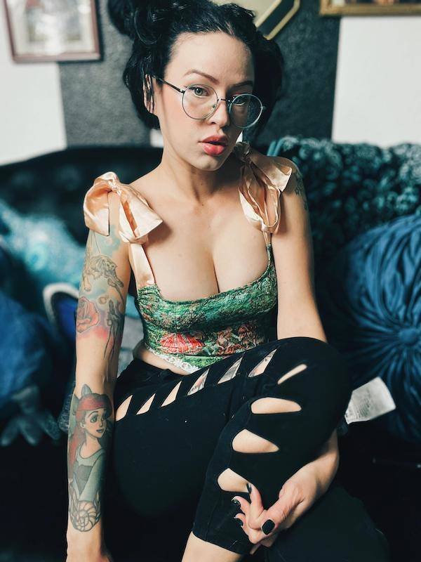 Girls In Glasses (45 pics)