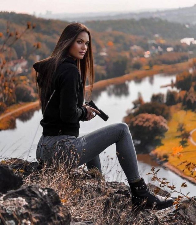 Girls And Guns (55 pics)