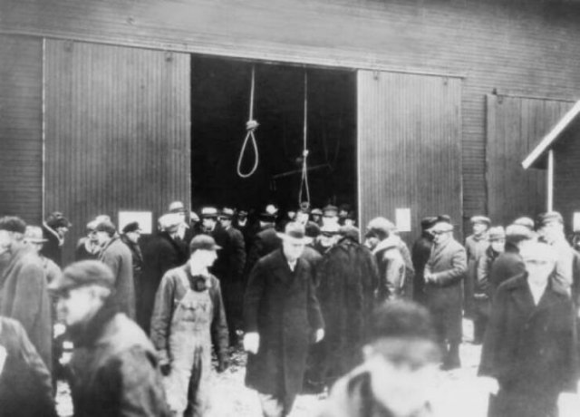 Strange Photos From The Past (31 pics)