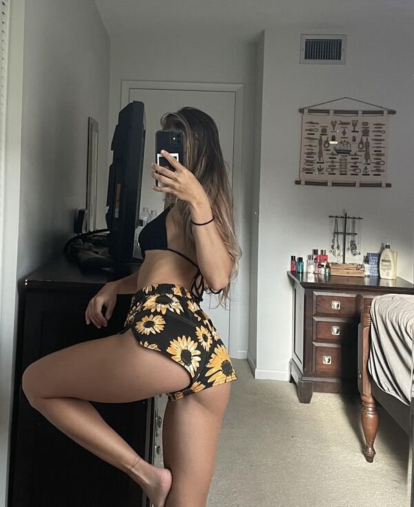 Rear View (30 pics)