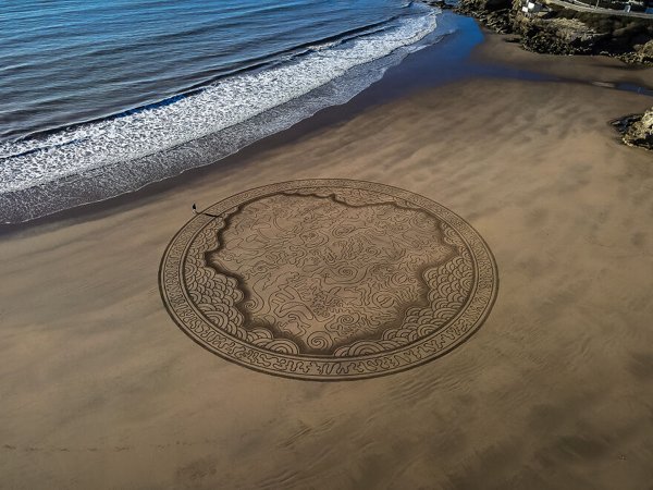 Amazing Drawings On The Beach (31 pics)