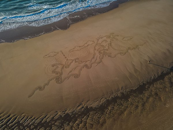 Amazing Drawings On The Beach (31 pics)