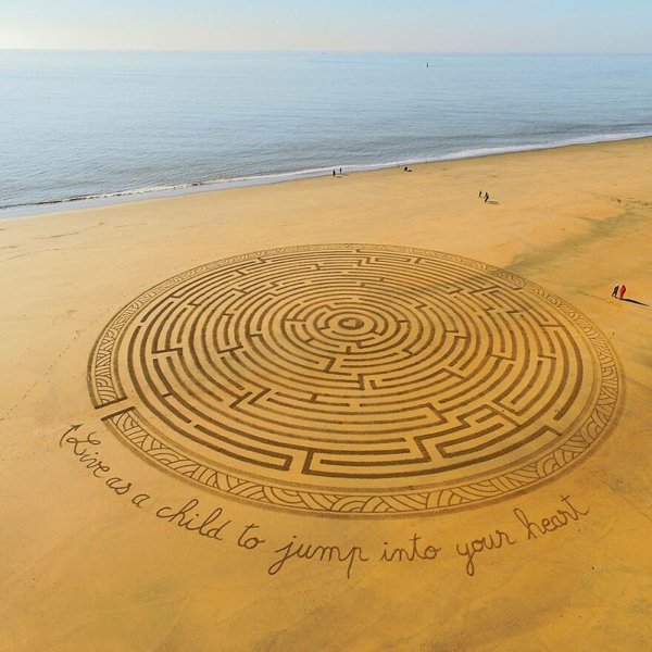 Amazing Drawings On The Beach (31 pics)