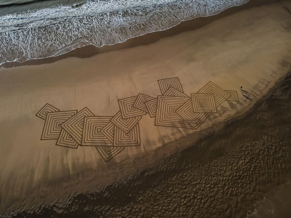 Amazing Drawings On The Beach (31 pics)