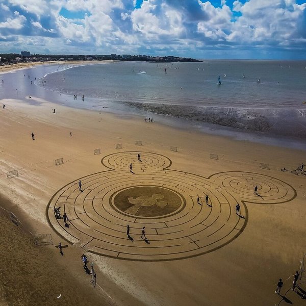 Amazing Drawings On The Beach (31 pics)