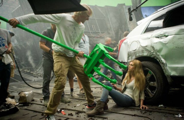 Behind-The-Scenes Photos From Popular Movies (36 pics)
