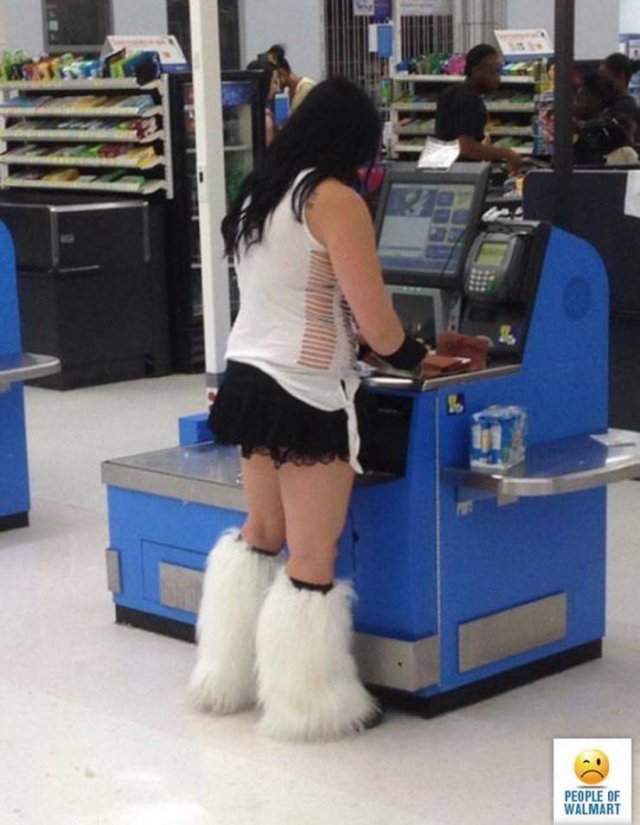 Strange ''Walmart'' Visitors (34 pics)