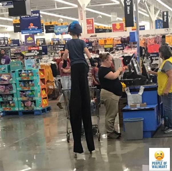 Strange ''Walmart'' Visitors (34 pics)