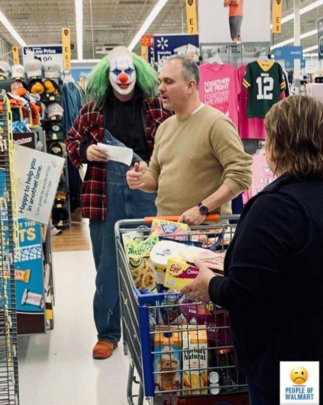 Strange ''Walmart'' Visitors (34 pics)