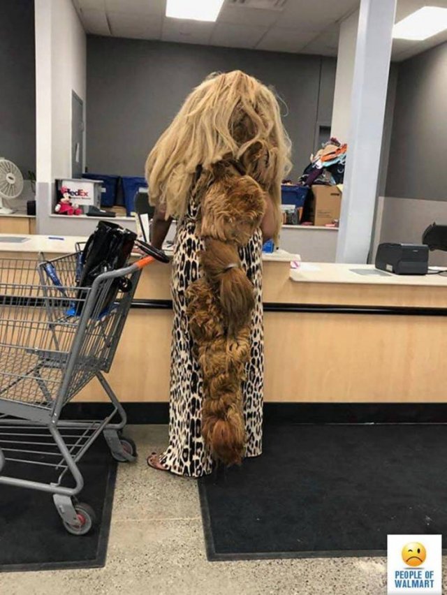 Strange ''Walmart'' Visitors (34 pics)