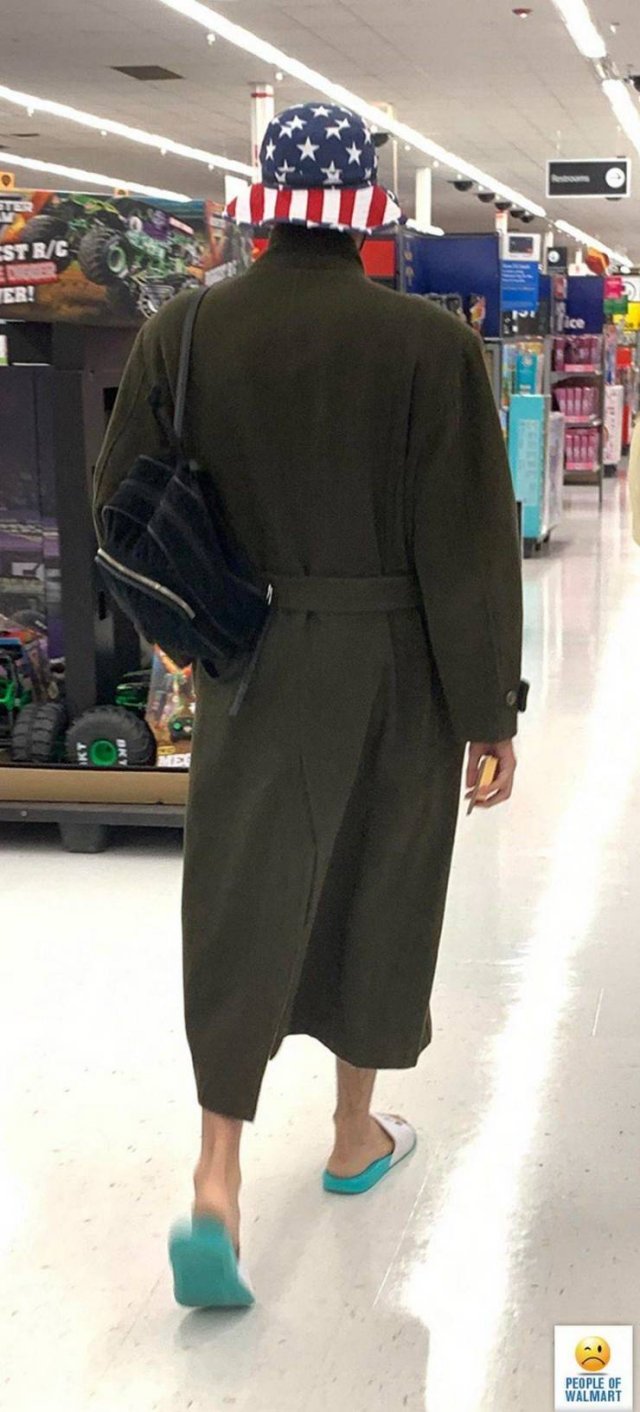 Strange ''Walmart'' Visitors (34 pics)