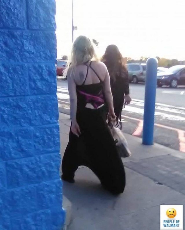 Strange ''Walmart'' Visitors (34 pics)