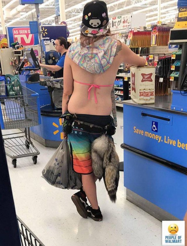 Strange ''Walmart'' Visitors (34 pics)