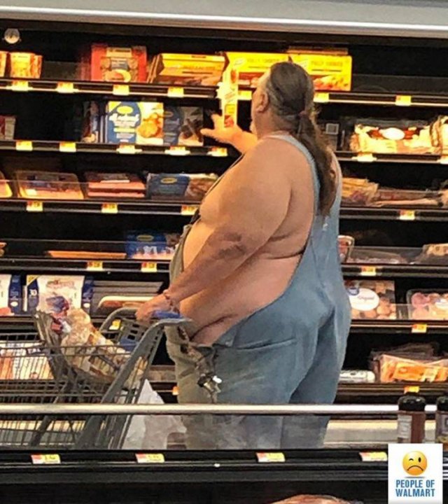Strange ''Walmart'' Visitors (34 pics)