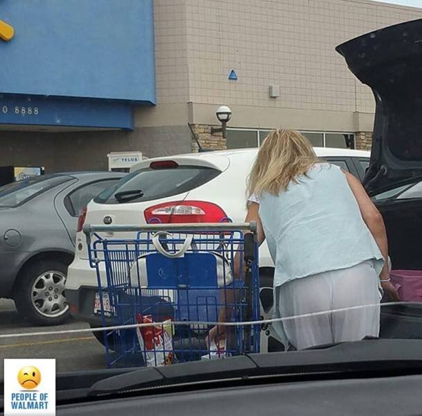 Strange ''Walmart'' Visitors (34 pics)