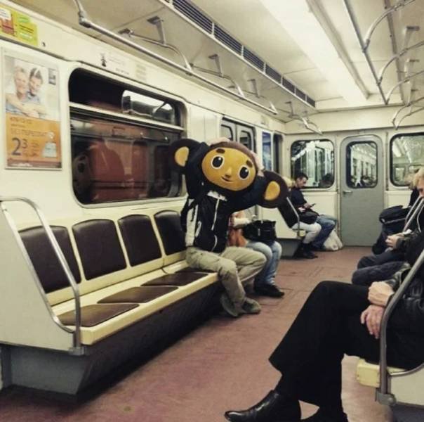 Strange People In The Subway (34 pics)