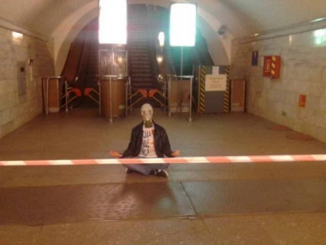 Strange People In The Subway (34 pics)