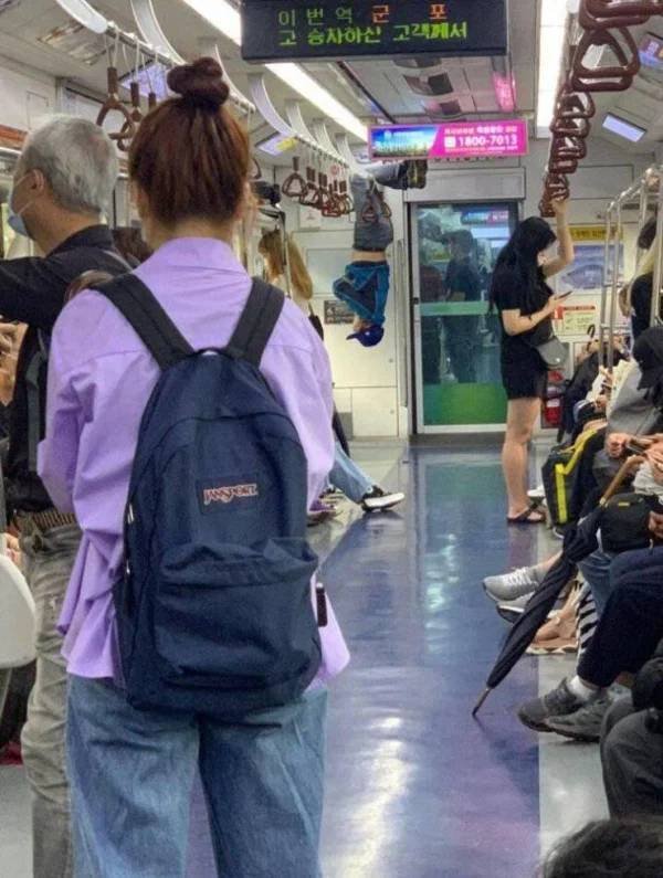 Strange People In The Subway (34 pics)