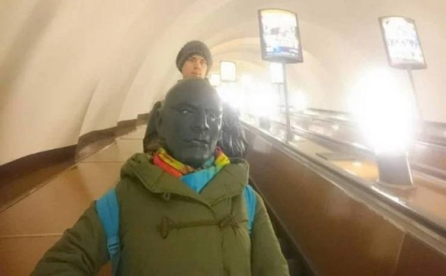 Strange People In The Subway (34 pics)