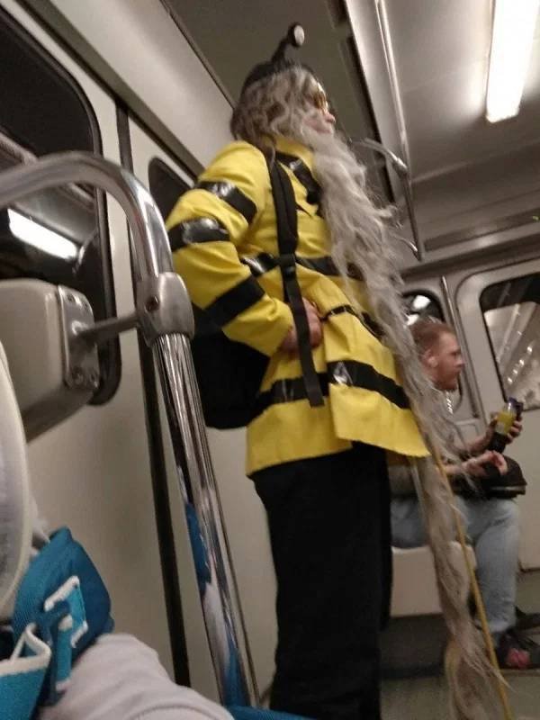 Strange People In The Subway (34 pics)