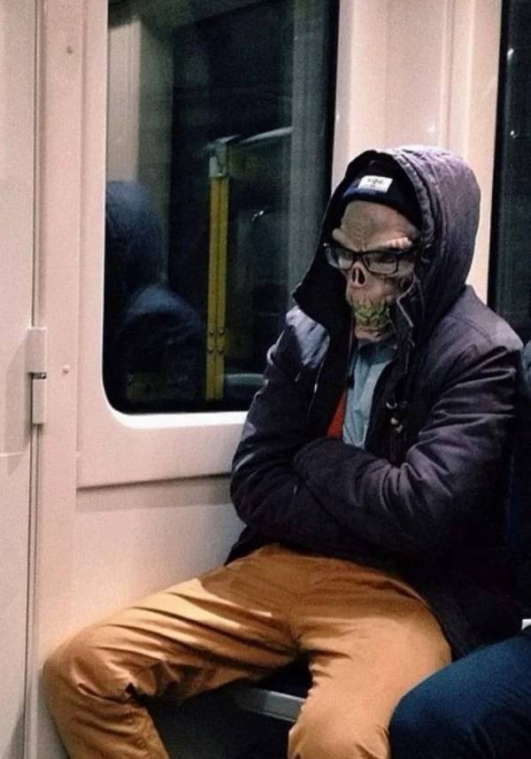 Strange People In The Subway (34 pics)