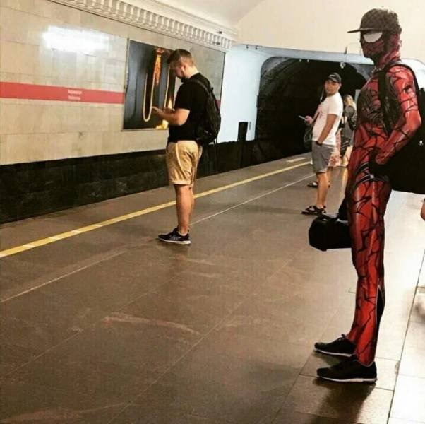 Strange People In The Subway (34 pics)
