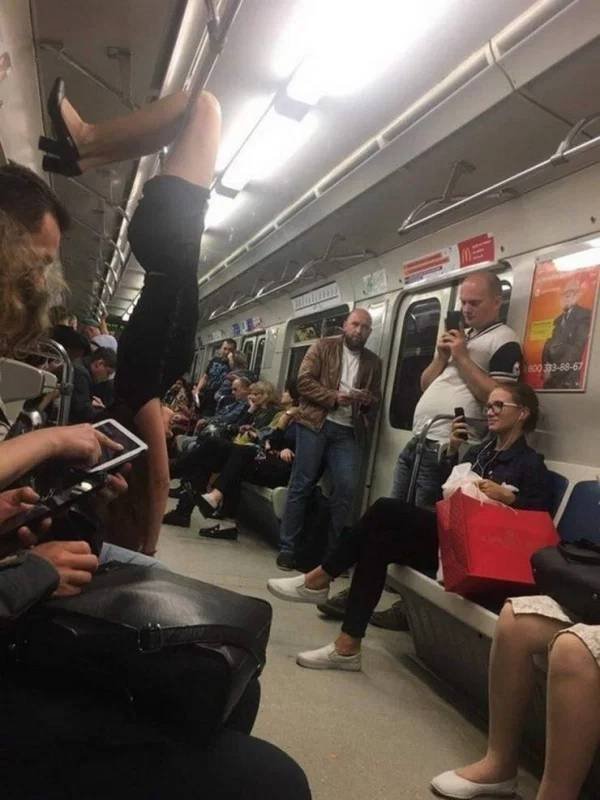 Strange People In The Subway (34 pics)
