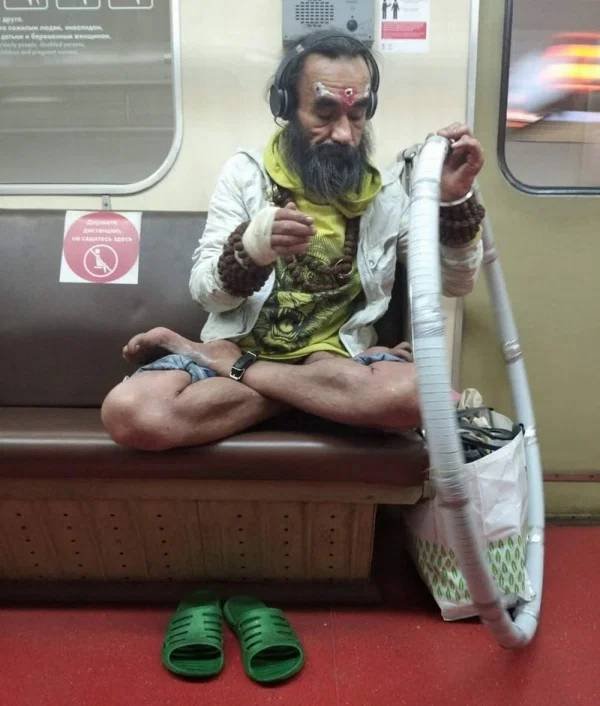 Strange People In The Subway (34 pics)