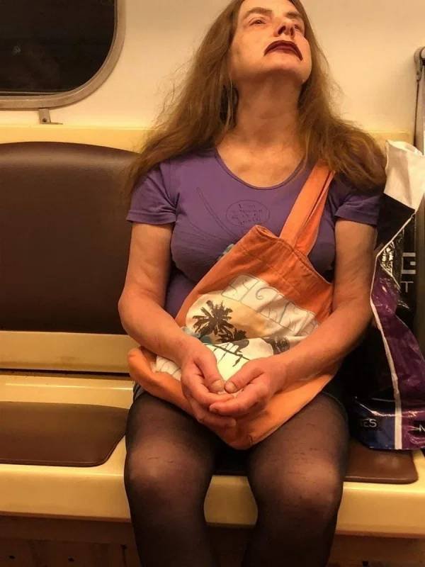 Strange People In The Subway (34 pics)