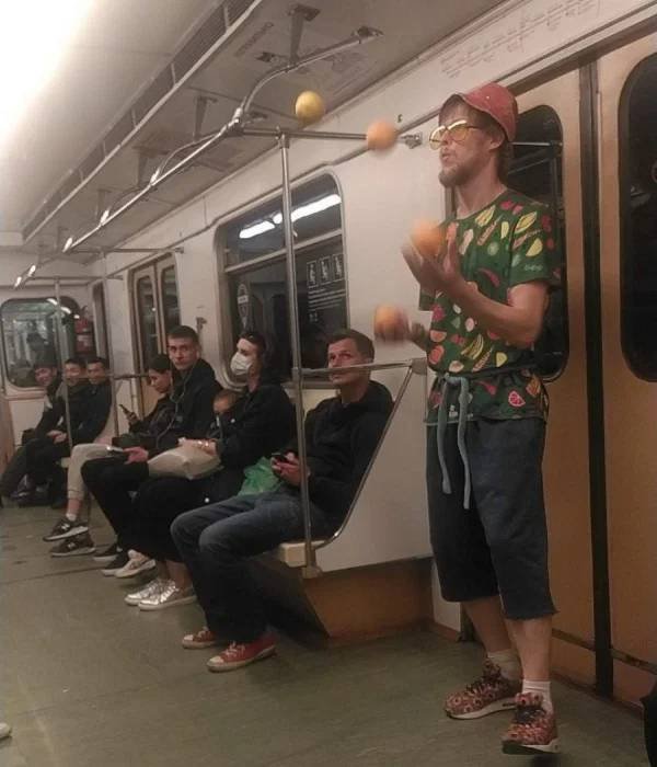 Strange People In The Subway (34 pics)