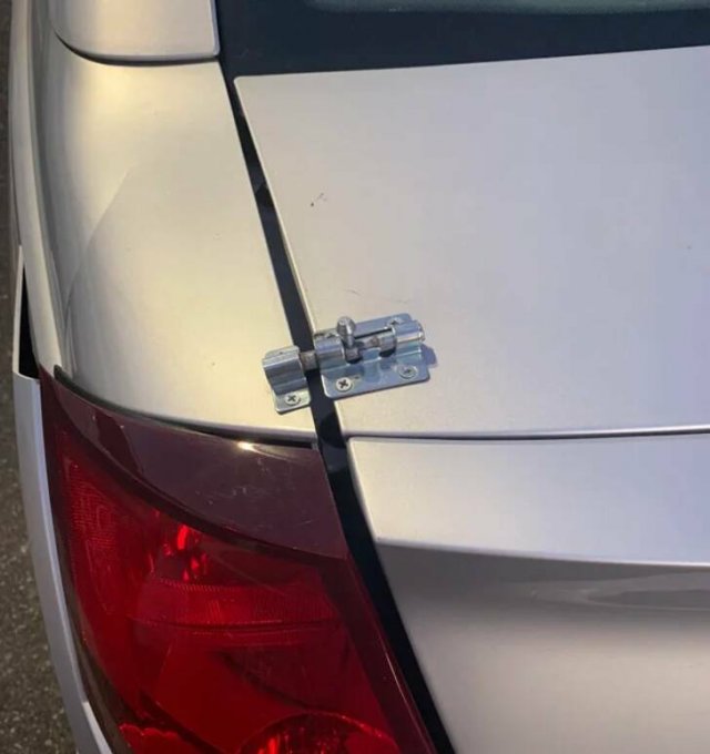 What Is Going On Here? (21 pics)