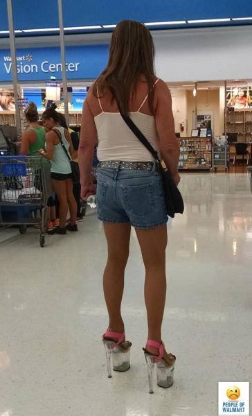 Strange People In ''Walmart'' (55 pics)