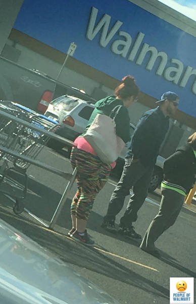 Strange People In ''Walmart'' (55 pics)