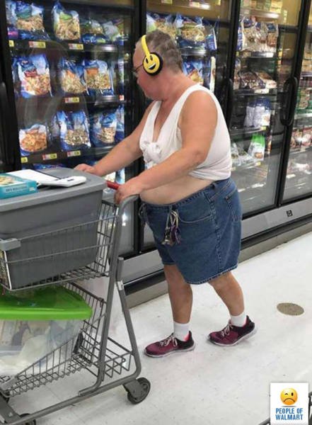 Strange People In ''Walmart'' (55 pics)