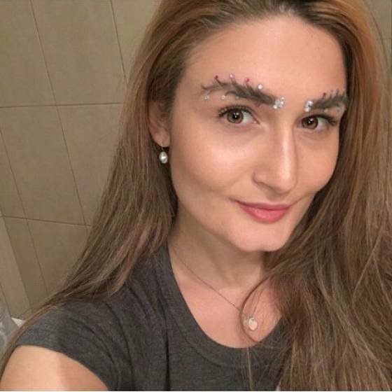 Odd Eyebrows (19 pics)