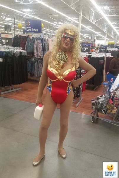 Strange People In ''Walmart'' (55 pics)