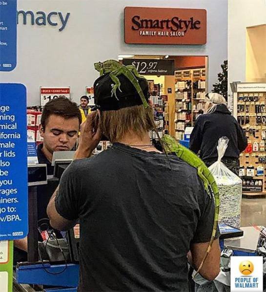 Strange People In ''Walmart'' (55 pics)