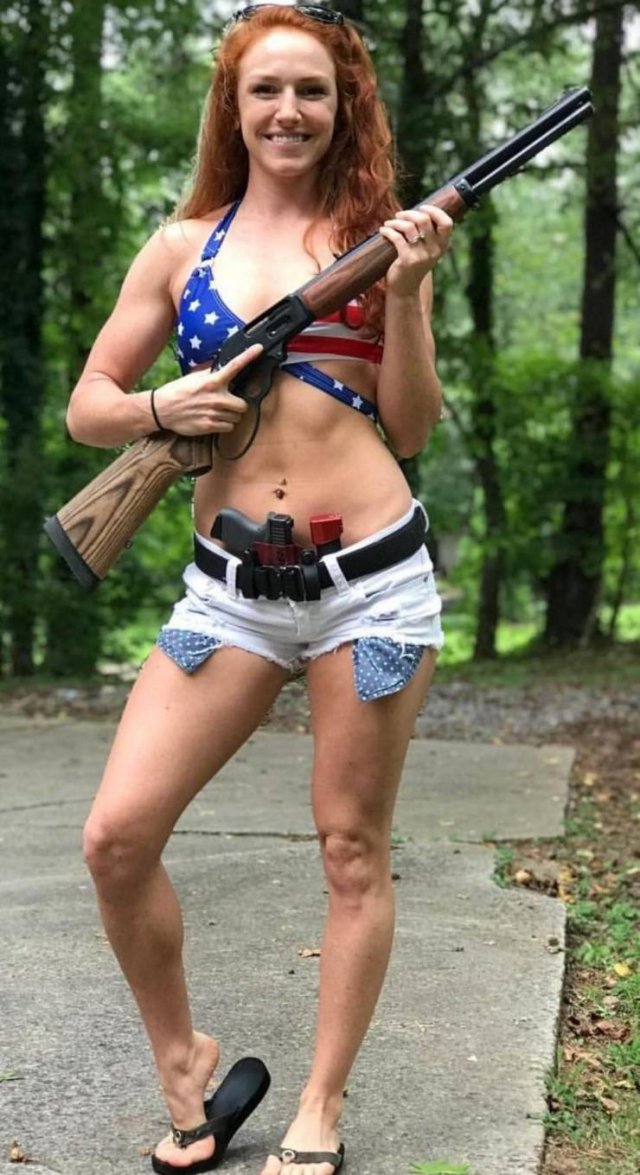 Girls With Guns (48 pics)