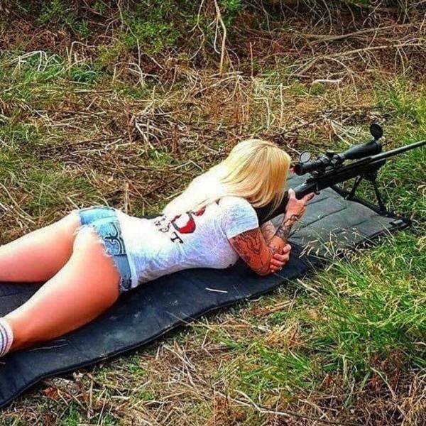 Girls With Guns (48 pics)