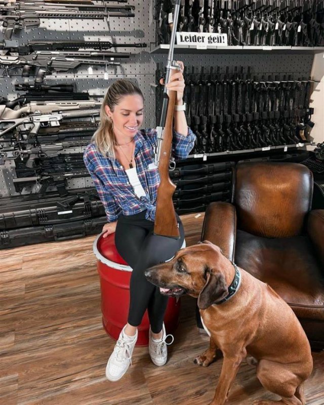 Girls With Guns (48 pics)
