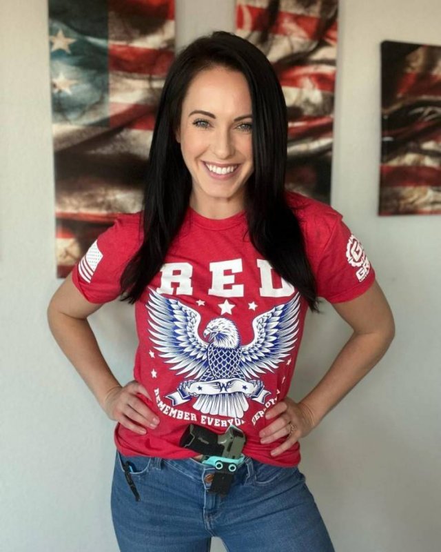 Girls With Guns (48 pics)