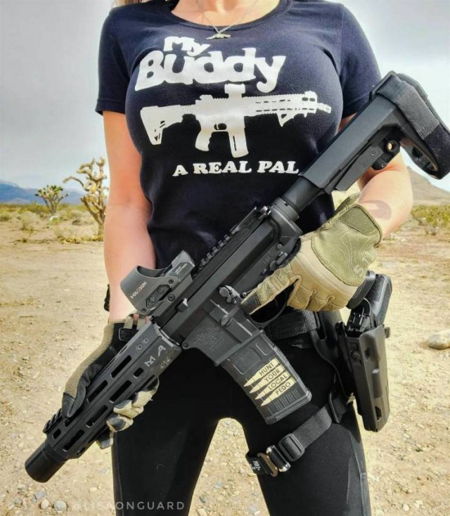 Girls With Guns (48 pics)