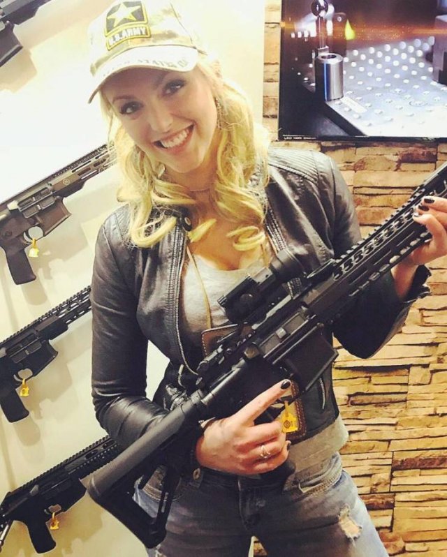 Girls With Guns (48 pics)