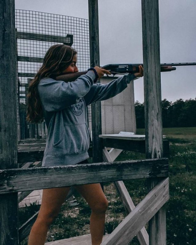 Girls With Guns (48 pics)
