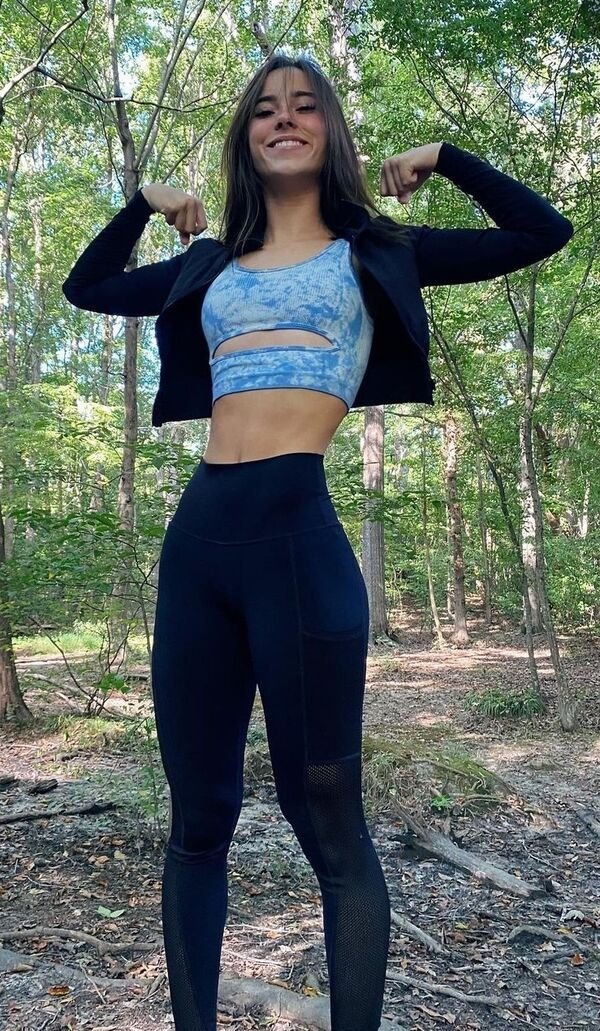 Girls In Yoga Pants (42 pics)