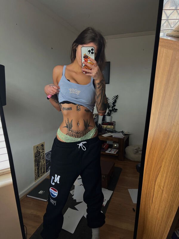 Selfie Girls (43 pics)