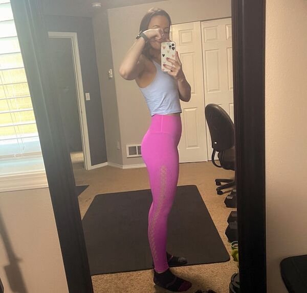 Girls In Yoga Pants (42 pics)